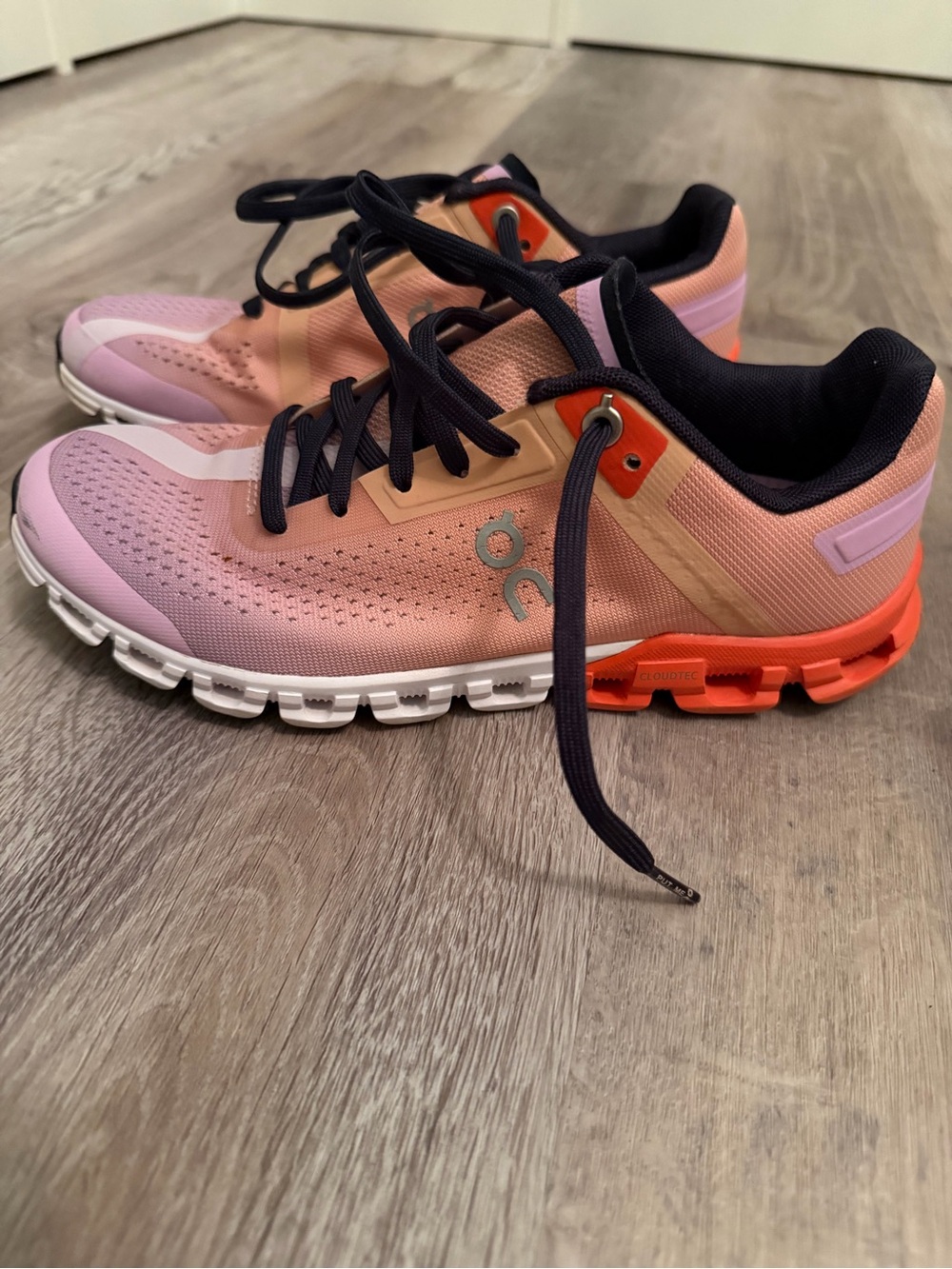 On Running Cloudflow 3.0 sneakers in a Rose Pink and Fiji Orange colorway Sz 6.5